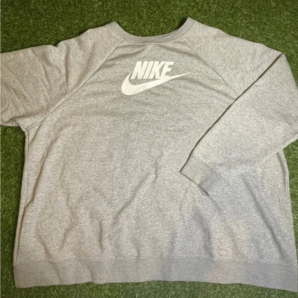 NIKE Woman’s Grey Crewneck